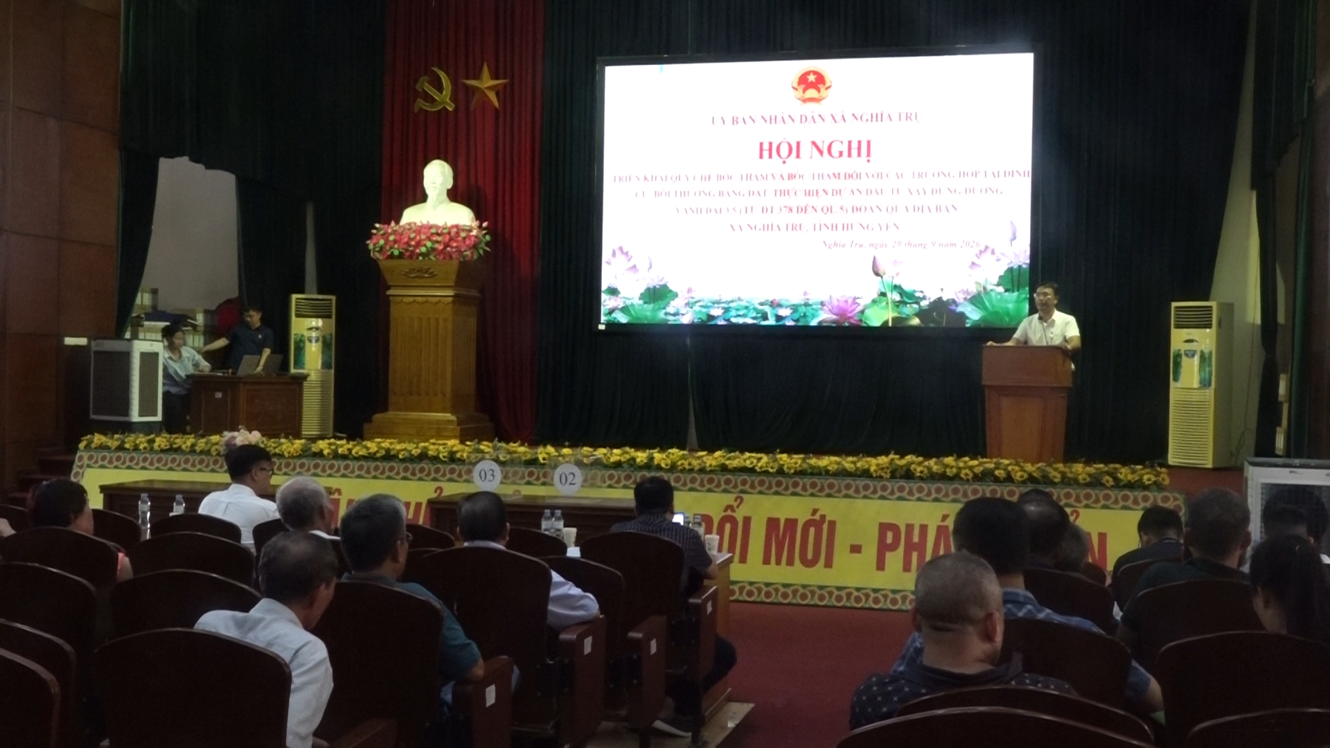 Nghĩa Trụ tổ chức bốc thăm giao đất tái định cư Thôn Như Lân cho các hộ dân bị thu hồi đất thực hiện dự án đường Vành đai 3,5