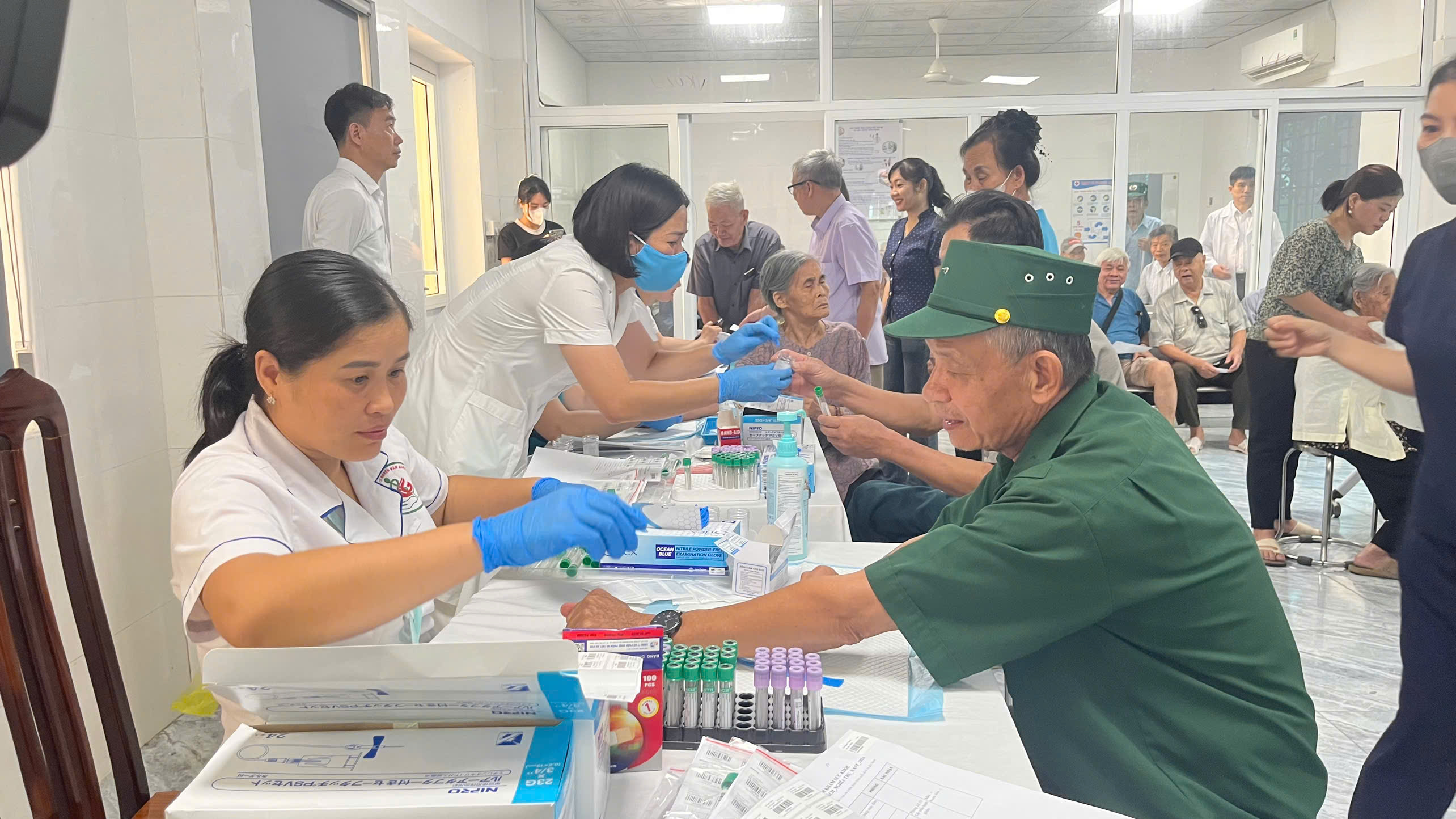 Xã Nghĩa Trụ triển khai chương trình khám sức khỏe, tư vấn và cấp phát thuốc cho người cao tuổi thuộc gia đình chính sách, thân nhân người có công với cách mạng và người cao tuổi có hoàn cảnh khó khăn