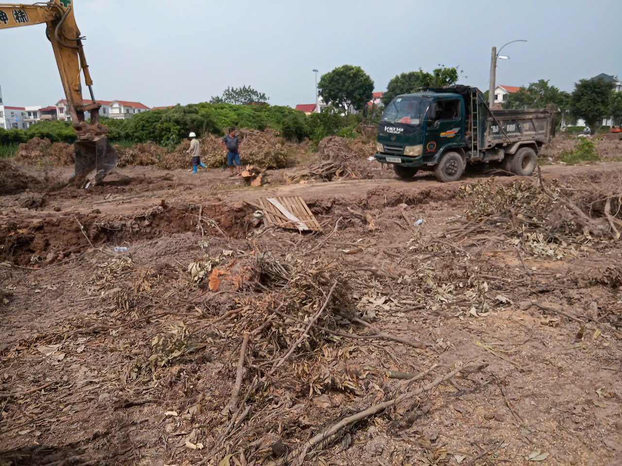 Chủ tịch UBND xã kiểm tra tiến độ GPMB các dự án trọng điểm