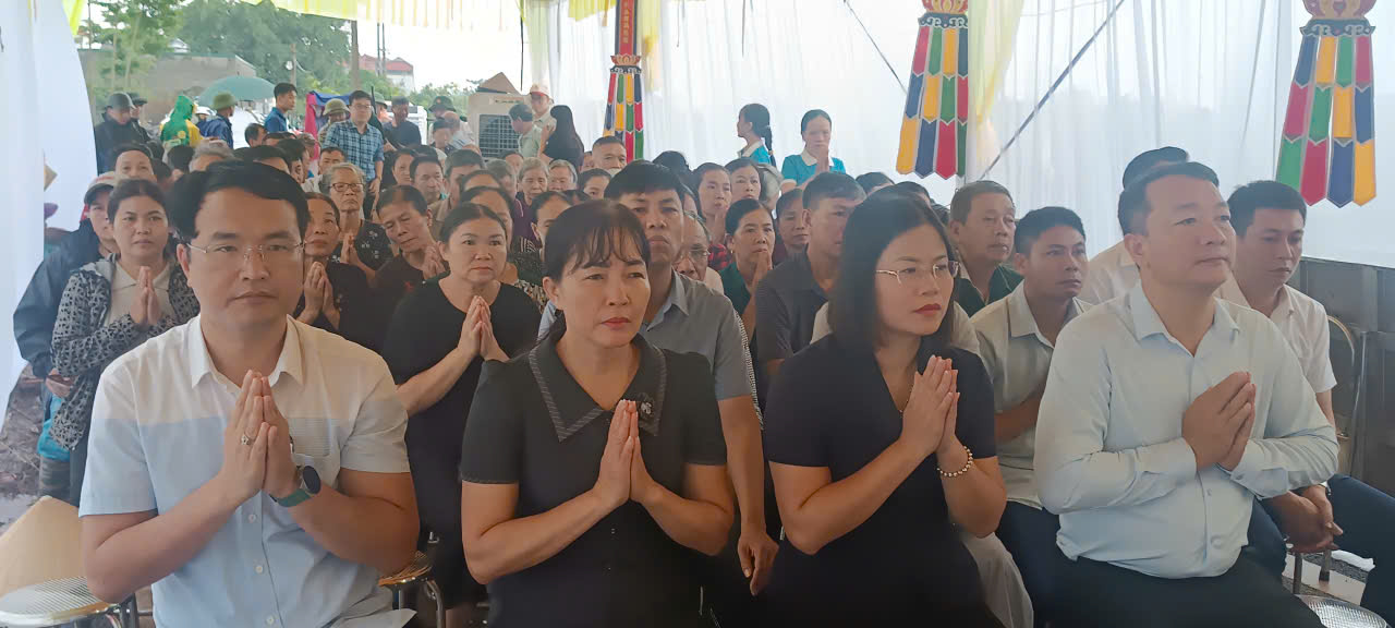 Xã Nghĩa Trụ trang trọng tổ chức lễ cầu siêu, an vị các vong linh được di dời phục vụ công tác GPMB xây dựng Trường THPT Nghĩa Trụ.