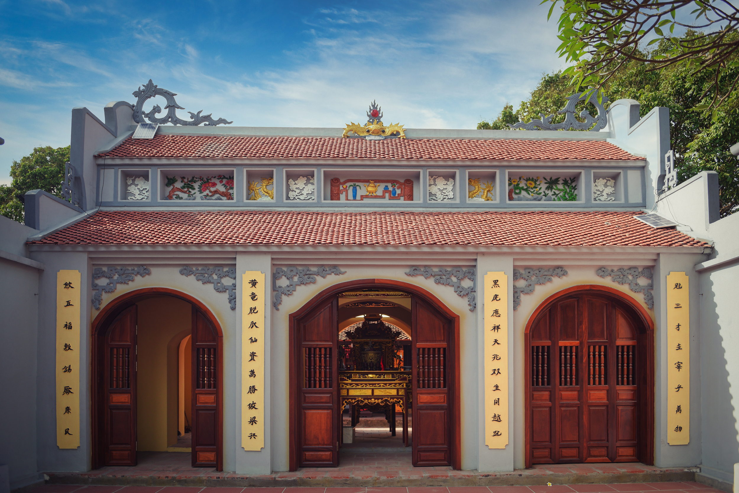 Đền Khúc Lộng, xã Nghĩa Trụ (Đền thờ Triệu Việt Vương)