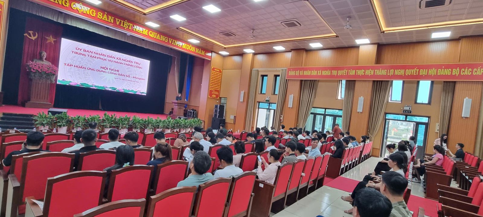 Tổ chức hội nghị tập huấn hướng dẫn sử dụng ứng dụng công dân số iHungyen