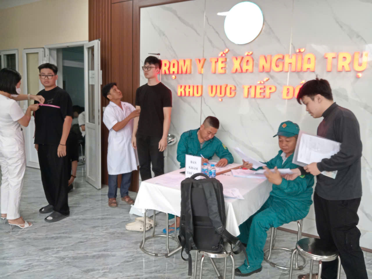 Thanh niên xã Nghĩa Trụ tham gia khám sơ tuyển NVQS và nghĩa vụ CAND năm 2026