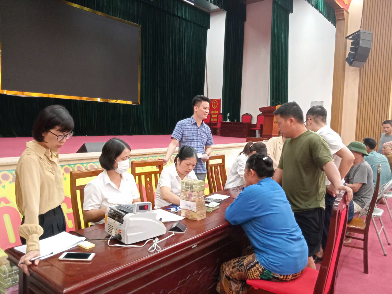 Chi trả tiền bồi thường, hỗ trợ, tái định cư cho 27 hộ dân  thôn đọ, xã Nghĩa Trụ