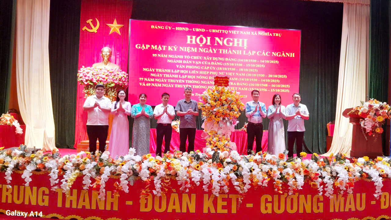Đảng ủy cơ quan tổ chức gặp mặt kỷ niệm ngày truyền thống các ngành và gặp mặt chúc mừng chị em phụ nữ cơ quan nhân dịp Ngày Phụ nữ Việt Nam 20/10