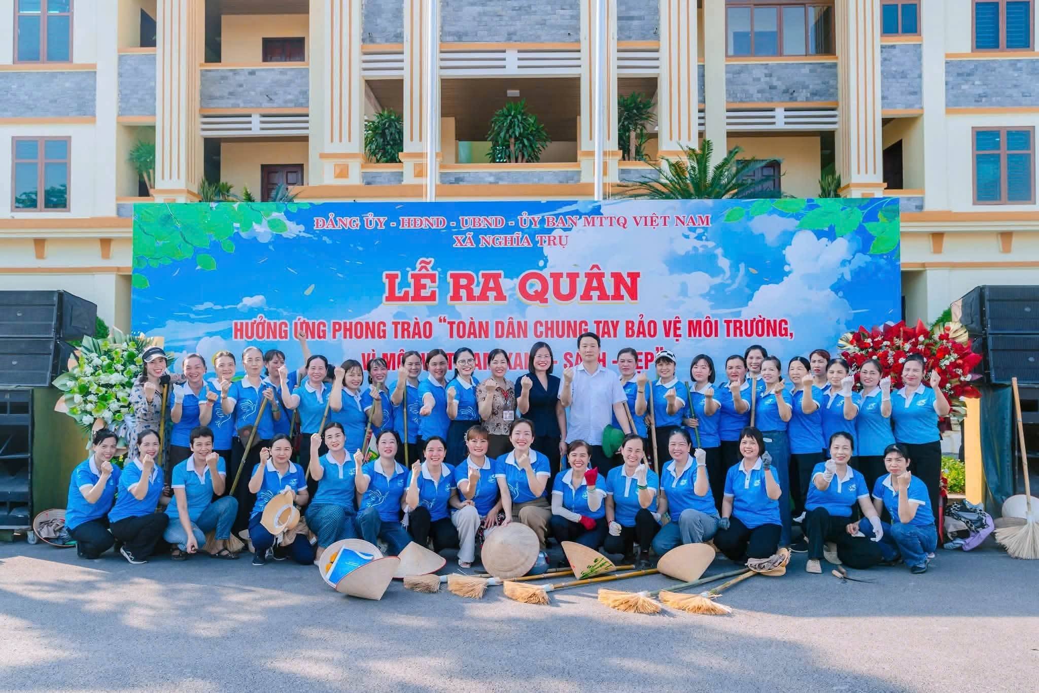 Hội Liên hiệp Phụ nữ xã Nghĩa Trụ  tổ chức ra quân tổng vệ sinh môi trường với thông điệp “Vì một Việt Nam xanh – sạch – đẹp”