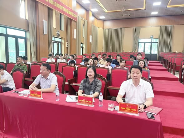 Xã Nghĩa Trụ triển khai Hội nghị  nghiên cứu, học tập, quán triệt và triển khai thực hiện Nghị quyết Hội nghị lần thứ hai, Ban Chấp hành Trung ương Đảng khóa XIV