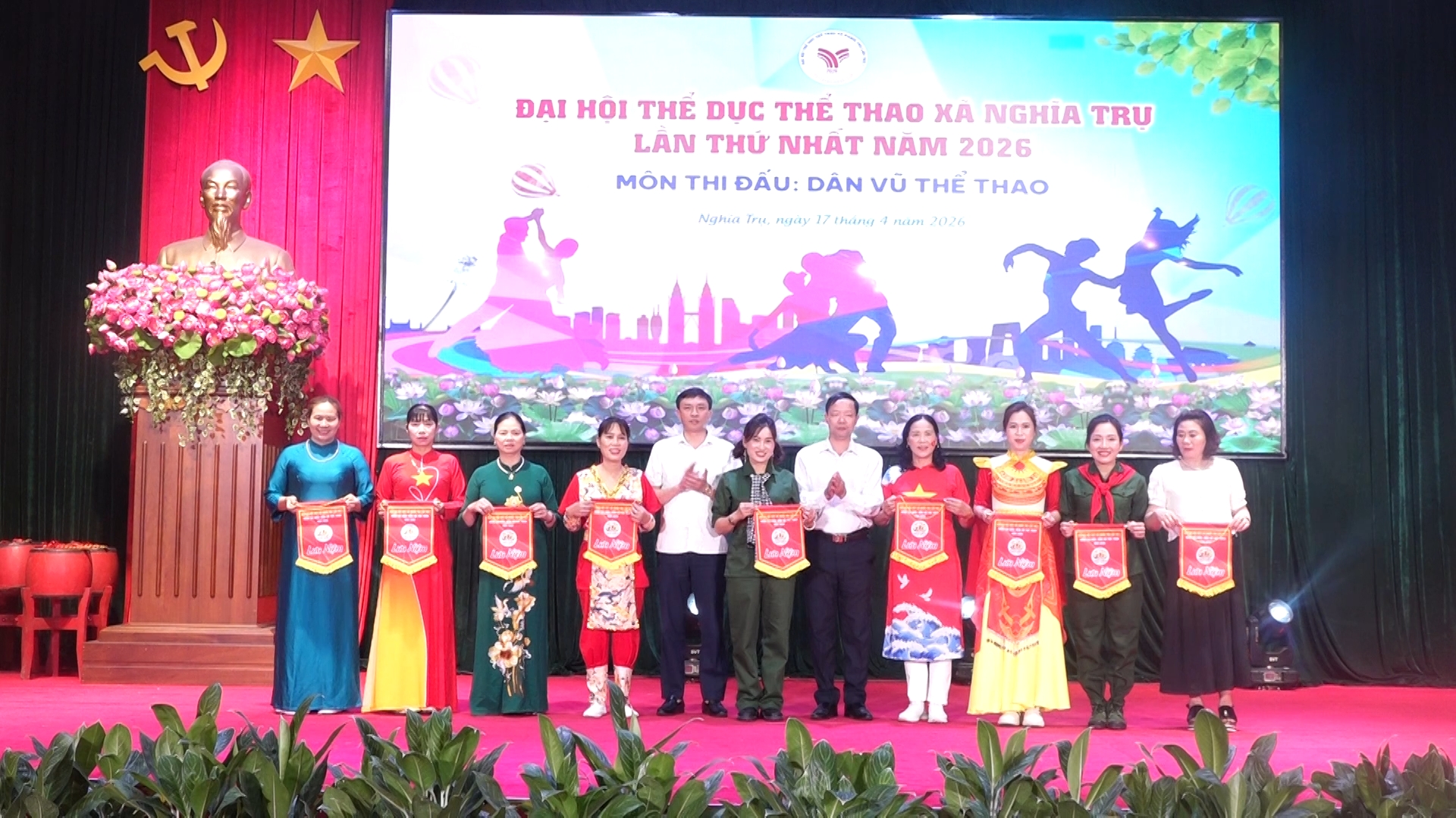 Nghĩa Trụ tổ chức thành công môn dân vũ thể thao