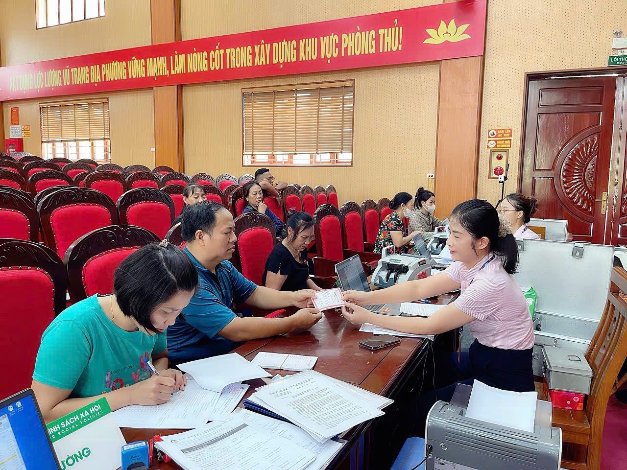 Gửi tiết kiệm tại Ngân hàng Chính sách xã hội an toàn, ổn định – chung tay thực hiện mục tiêu giảm nghèo, bảo đảm an sinh xã hội.